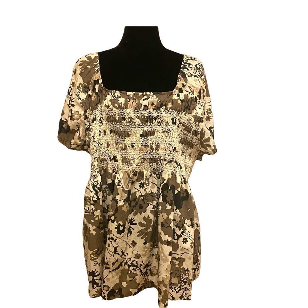 Avenue Gray and Black Floral Smocked Top Size 26/28